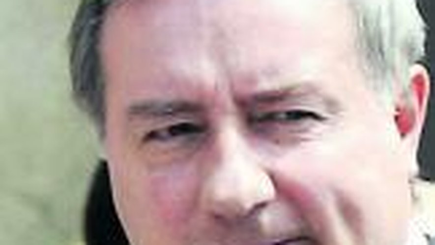 municipales 2026 à toulouse : jean-luc moudenc confronté à une gauche résolue, un duel politique clé pour l'avenir de la ville.