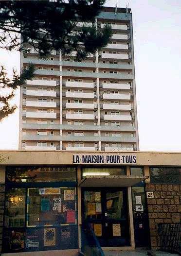 découvrez le poste d'agent d'accueil dans le secteur de l'éducation à chevilly-larue. rejoignez une équipe dynamique pour contribuer à l'accueil et à l'orientation des élèves et visiteurs.