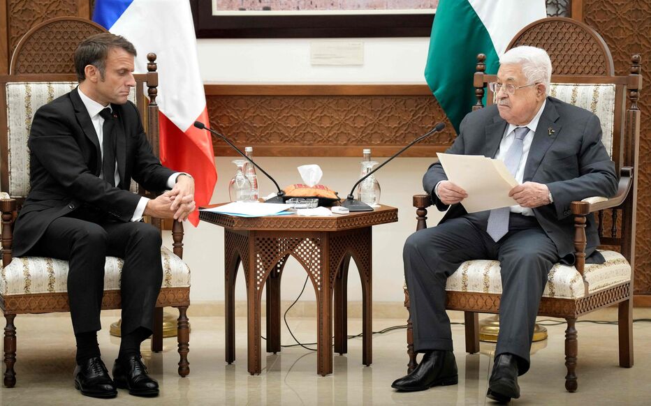 donald critique la france pour son manque de coopération au moyen-orient, soulignant les défis diplomatiques entre les deux pays dans cette région stratégique.