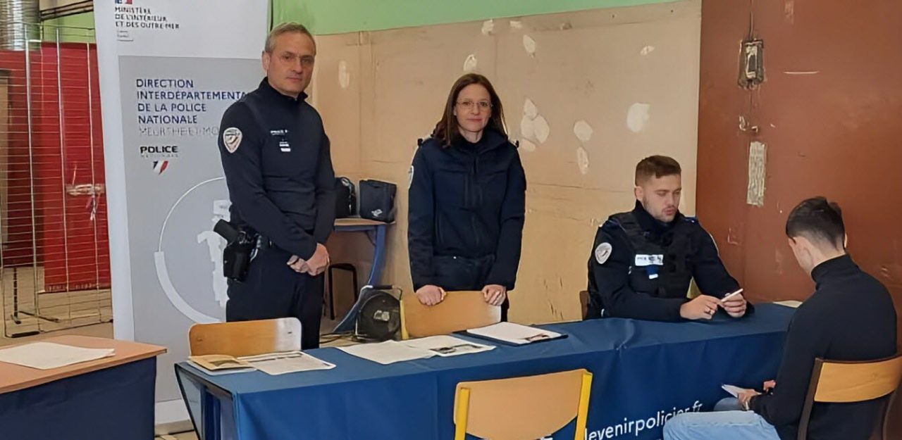 à vénissieux, profitez de la cantine et des activités périscolaires gratuites pour les enfants. la ville recrute également des policiers pour renforcer la sécurité locale.